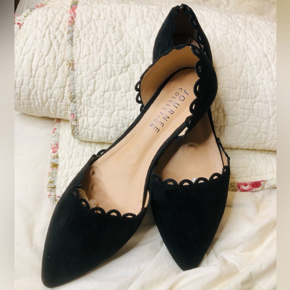 Journee Collection Black Scalloped Pointed Toe Flats